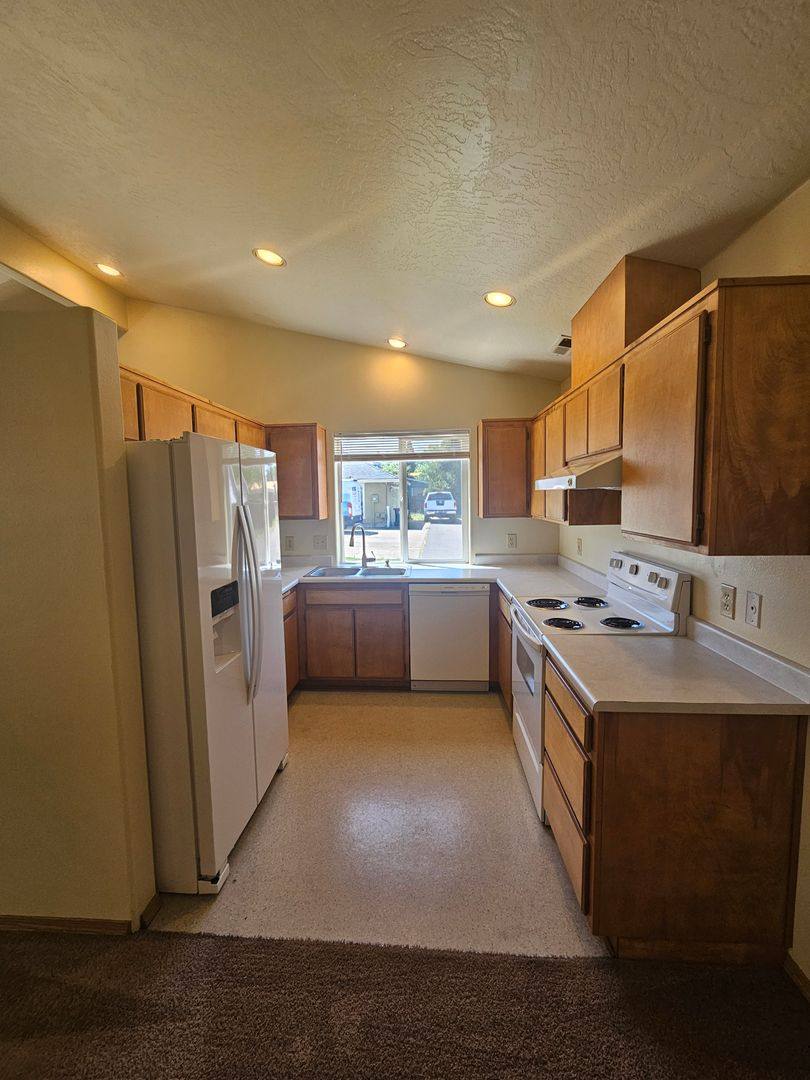 House for rent at 303 Garfield St, Medford, OR 97501