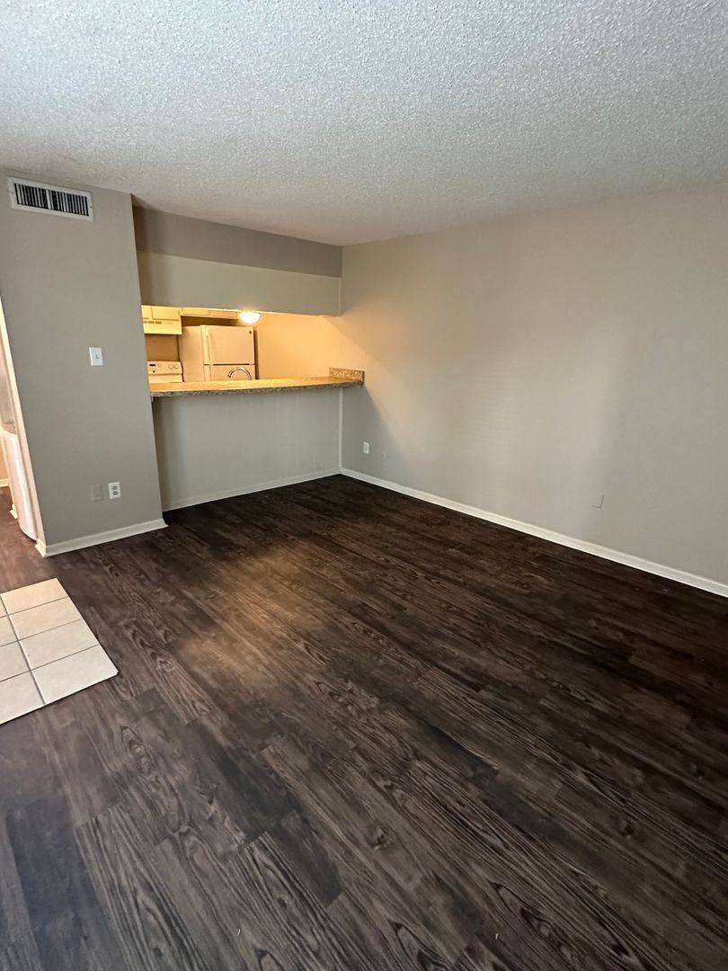 Condo for rent at 6692 Whispering Oak Place, Memphis, TN 38120