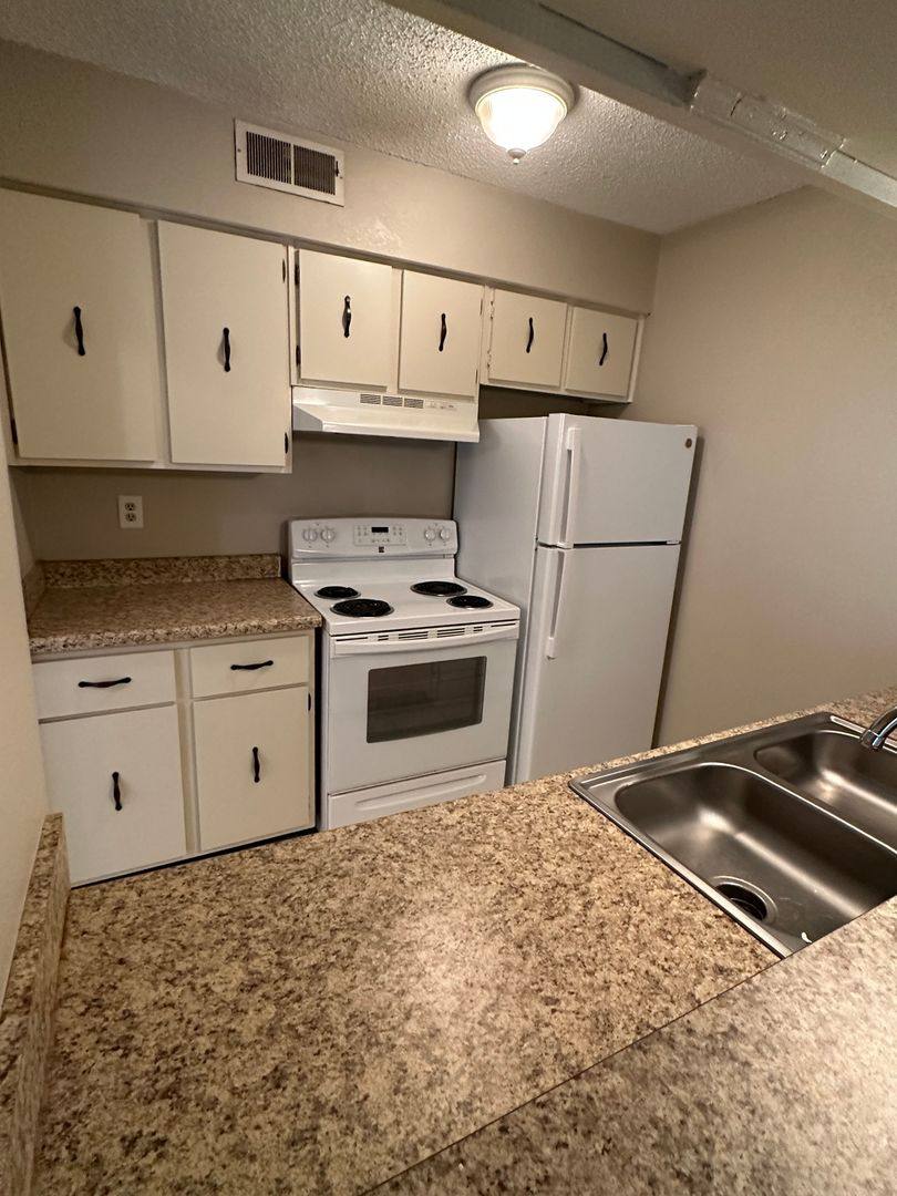 Condo for rent at 6692 Whispering Oak Place, Memphis, TN 38120