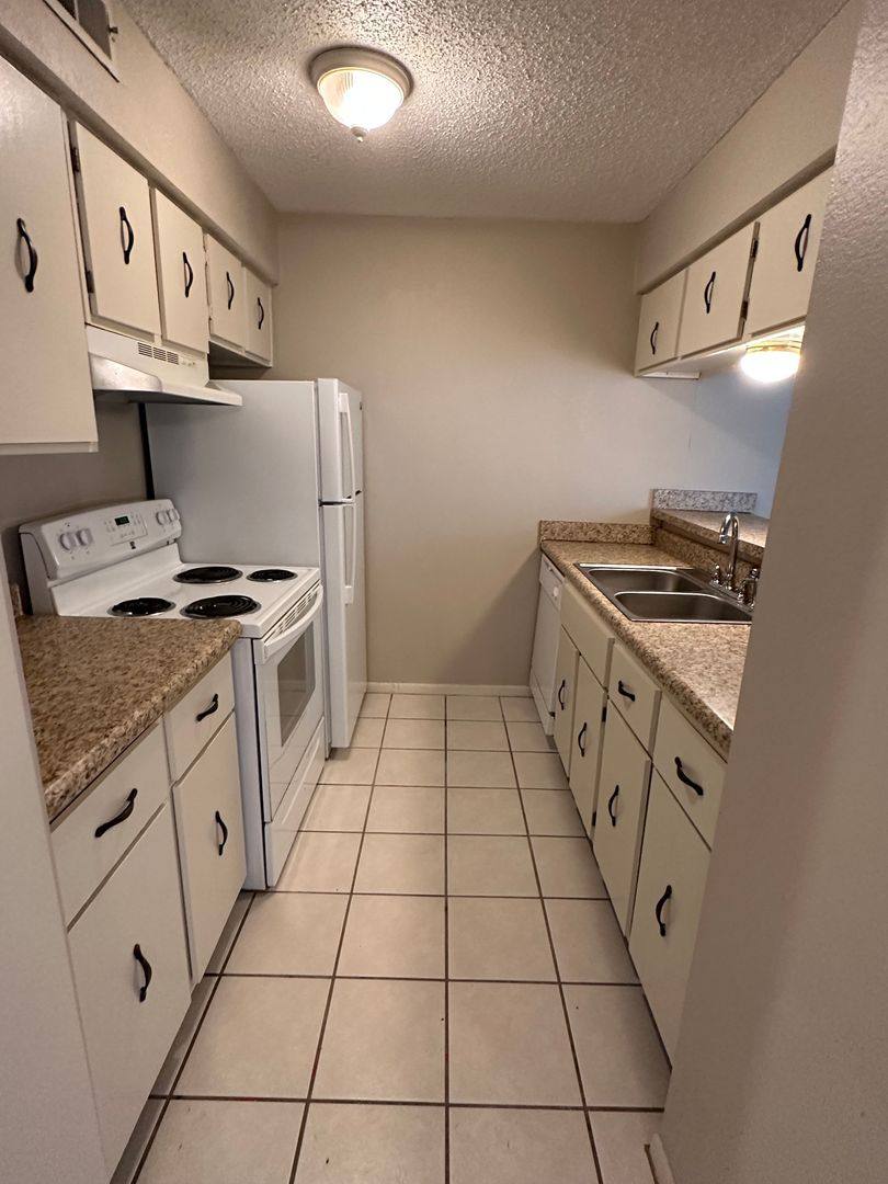 Condo for rent at 6692 Whispering Oak Place, Memphis, TN 38120
