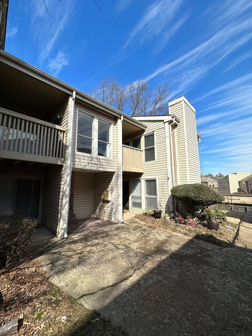 Condo for rent at 6692 Whispering Oak Place, Memphis, TN 38120