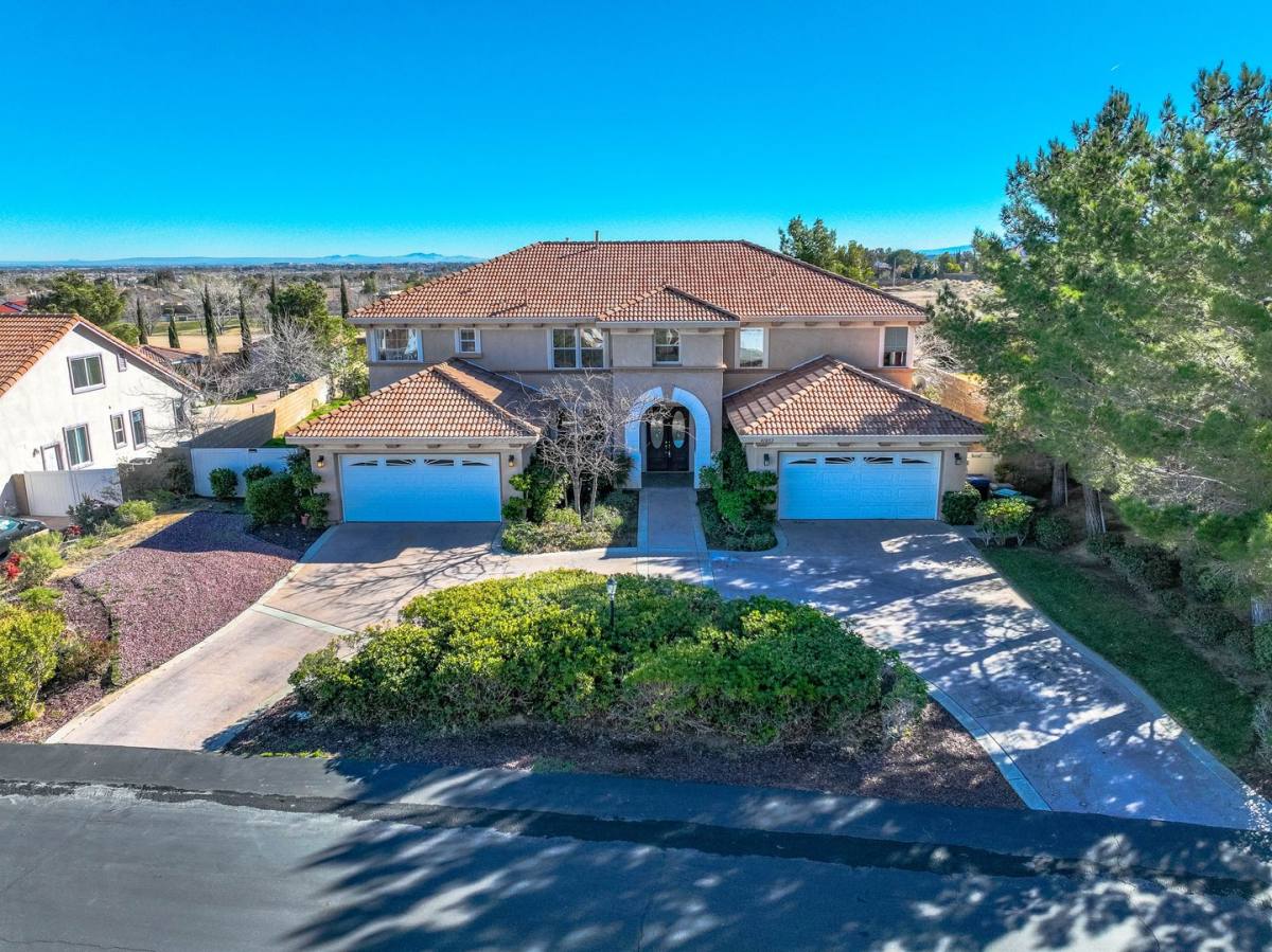 House for rent at 41032 Woodshire Dr, Palmdale, CA 93551