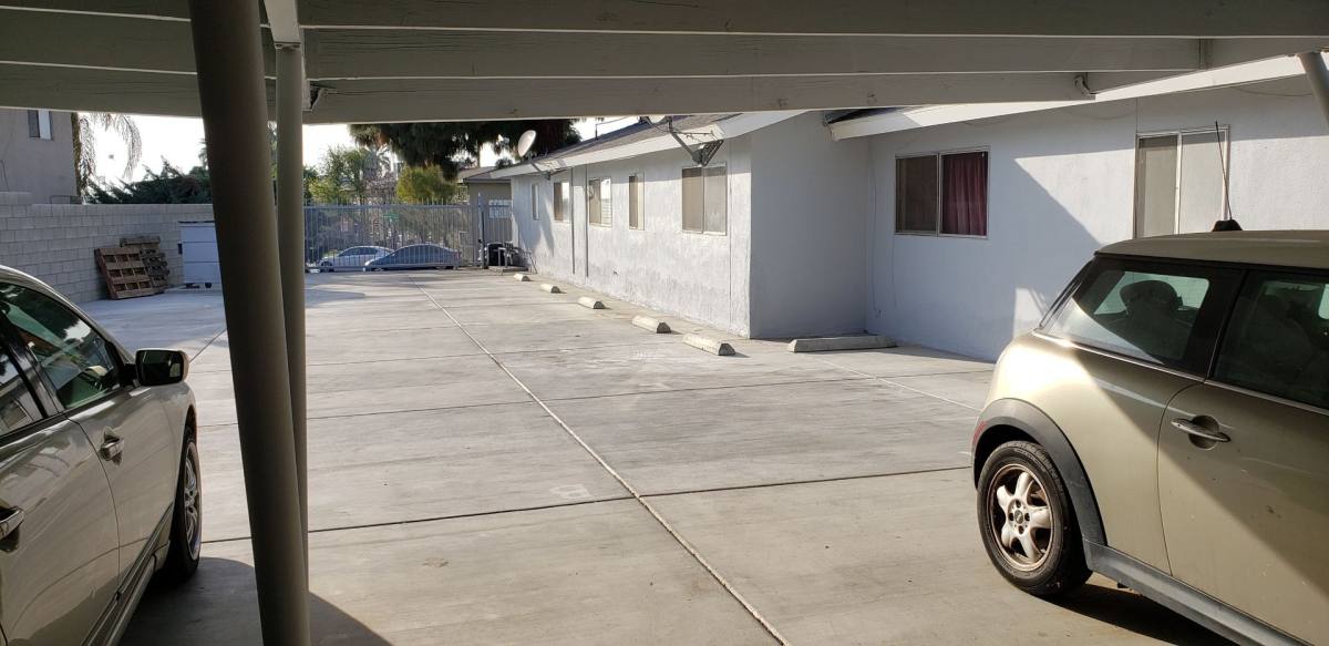 Apartment for rent at 2611 Bishop Dr, Bakersfield, CA 93306