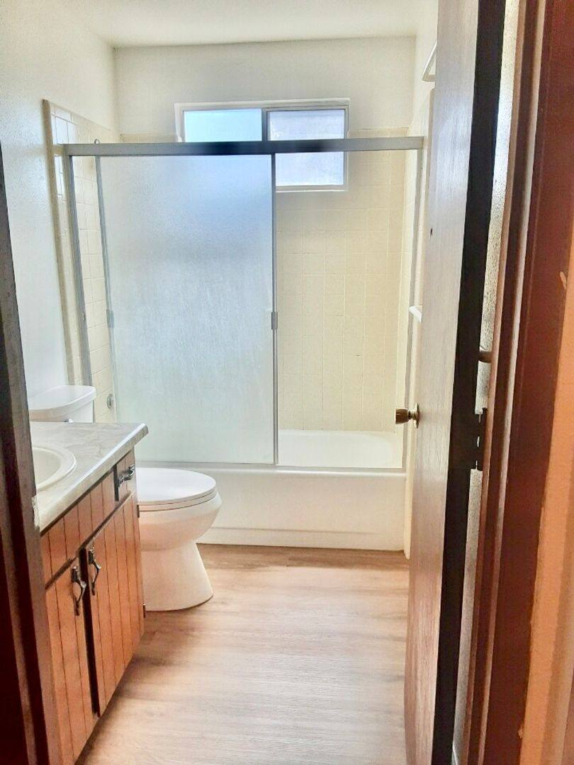 House for rent at 119 SW Hall St, Grants Pass, OR 97526