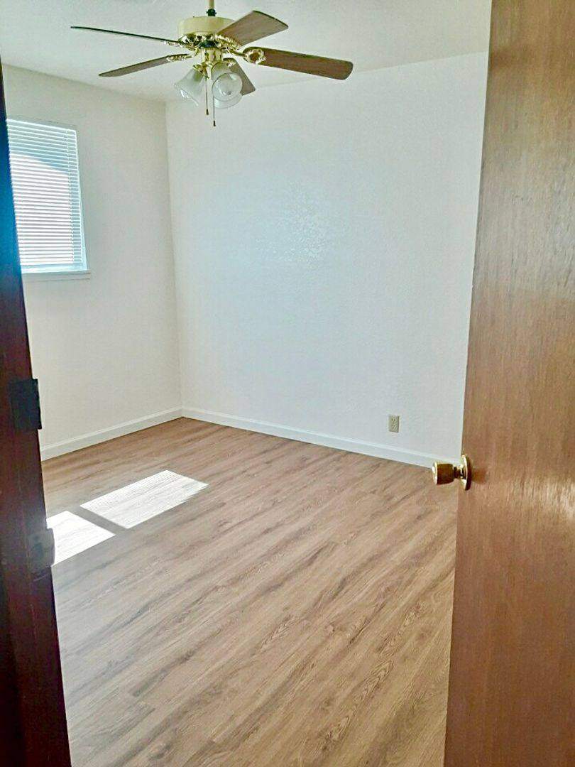 House for rent at 119 SW Hall St, Grants Pass, OR 97526