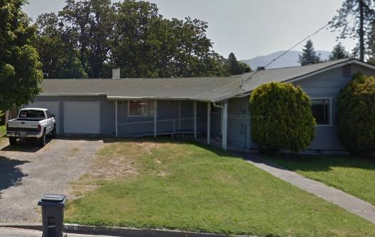 House for rent at 119 SW Hall St, Grants Pass, OR 97526