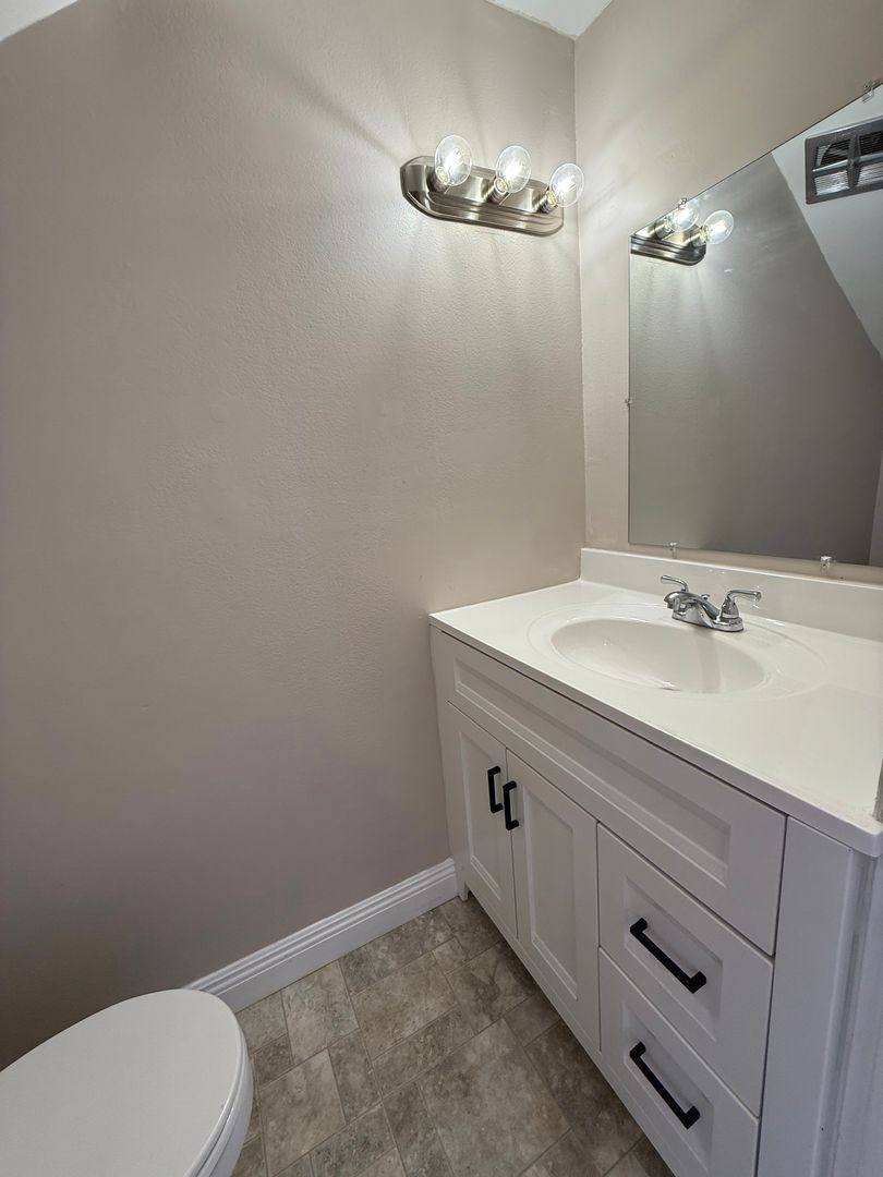 Apartment for rent at 1026 Grover Ave, Glendale, CA 91201