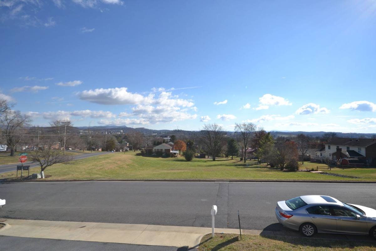 House for rent at 1809 Willow Hill Dr, Harrisonburg, VA 22801