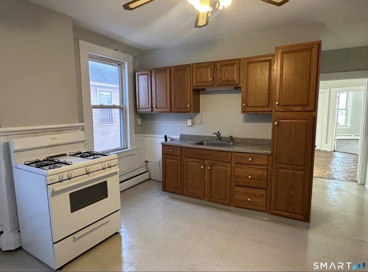 Apartment for rent at 512 Broad St, Hartford, CT 06106