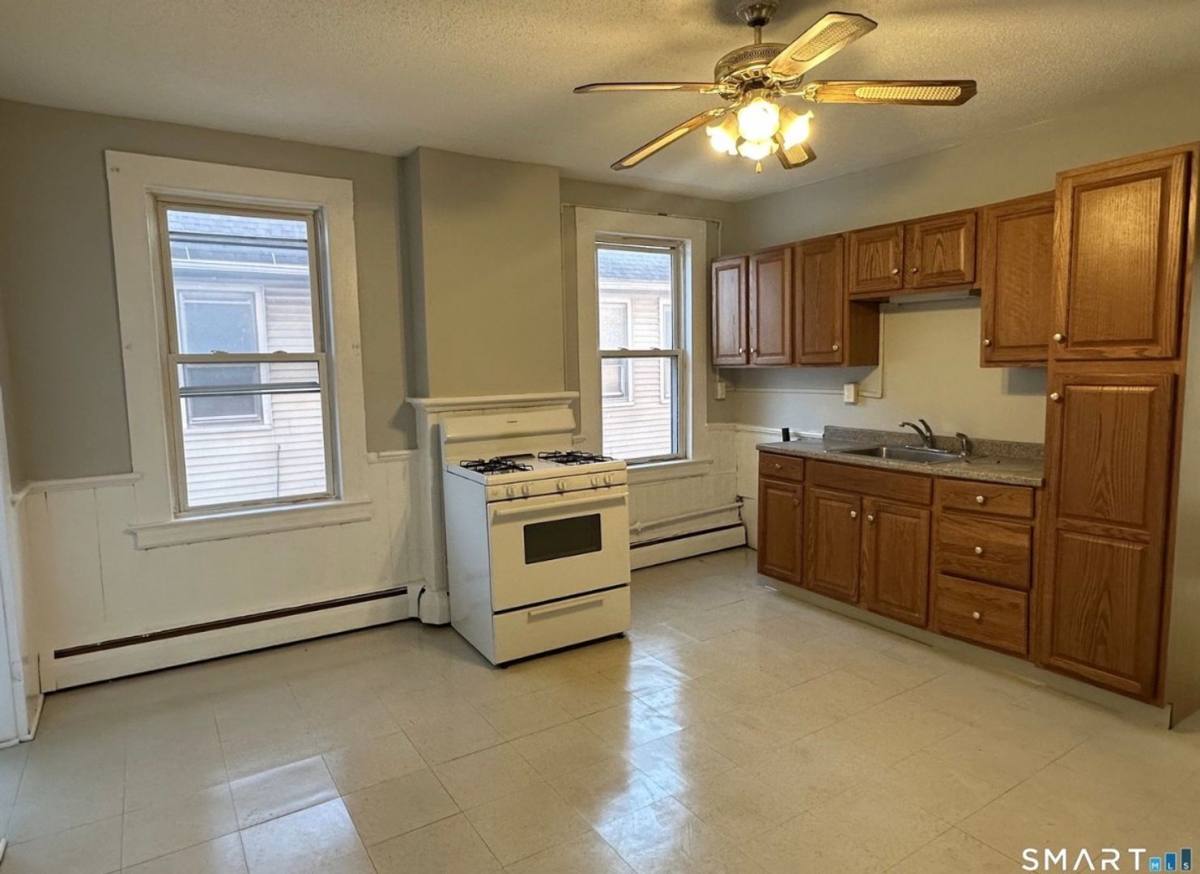 Apartment for rent at 512 Broad St, Hartford, CT 06106
