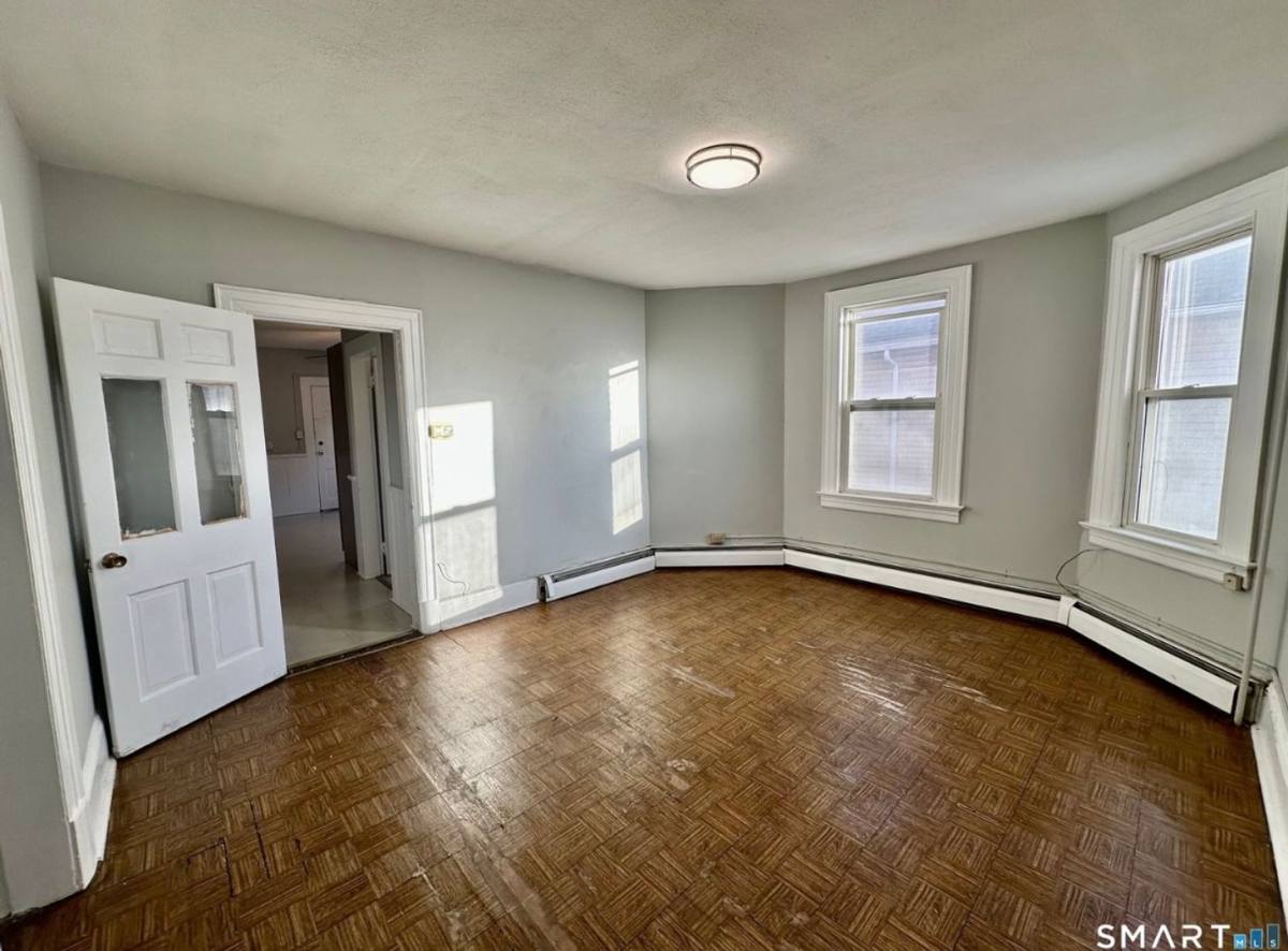 Apartment for rent at 512 Broad St, Hartford, CT 06106