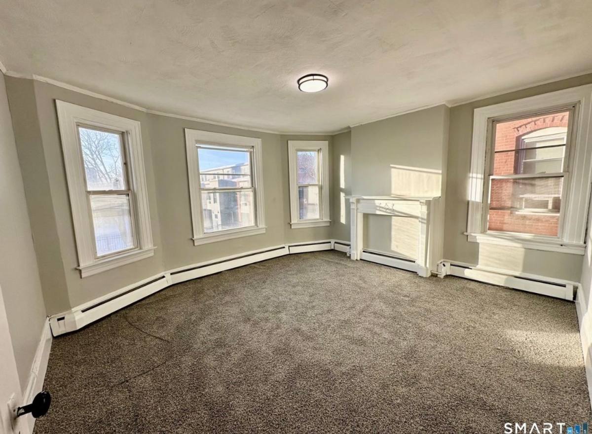 Apartment for rent at 512 Broad St, Hartford, CT 06106