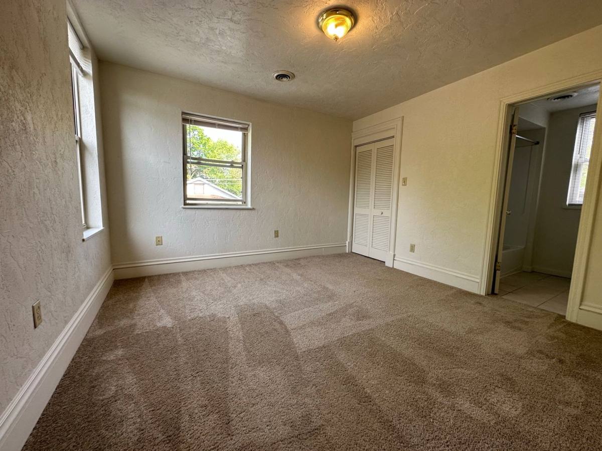 Apartment for rent at 521 Isabella St, Oakmont, PA 15139