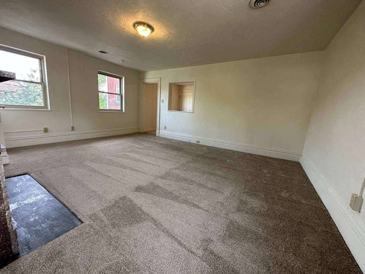 Apartment for rent at 521 Isabella St, Oakmont, PA 15139