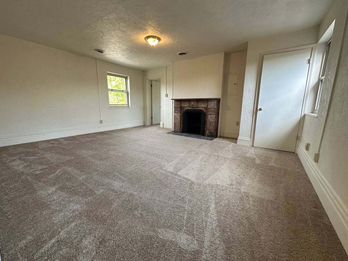 Apartment for rent at 521 Isabella St, Oakmont, PA 15139
