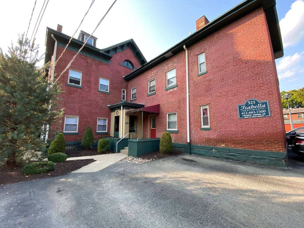 Apartment for rent at 521 Isabella St, Oakmont, PA 15139