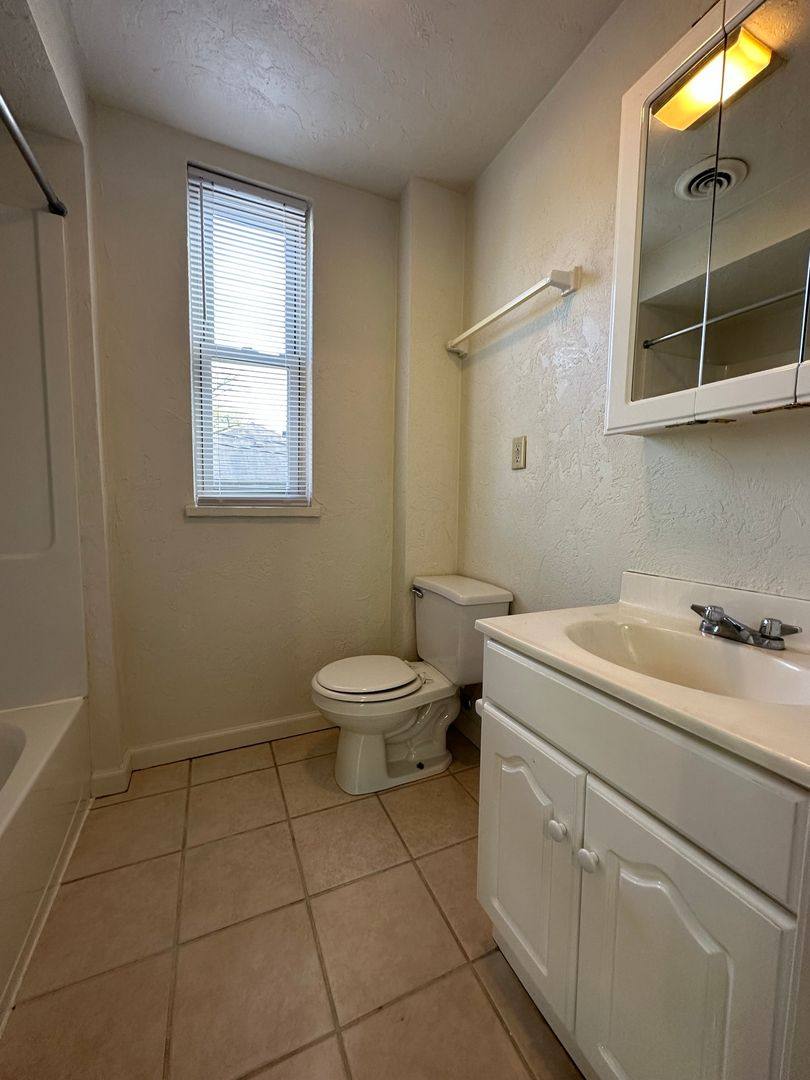 Apartment for rent at 521 Isabella St, Oakmont, PA 15139