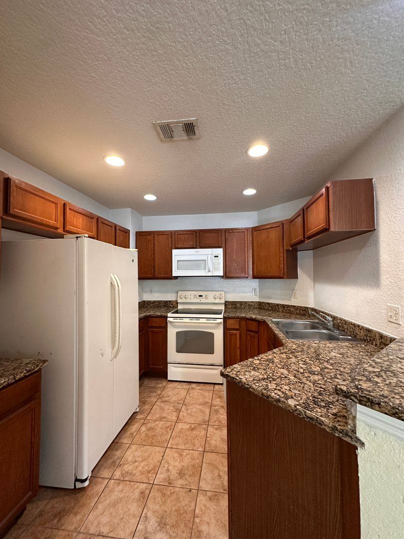 Apartment for rent at 4600 E Moody Blvd, Bunnell, FL 32110