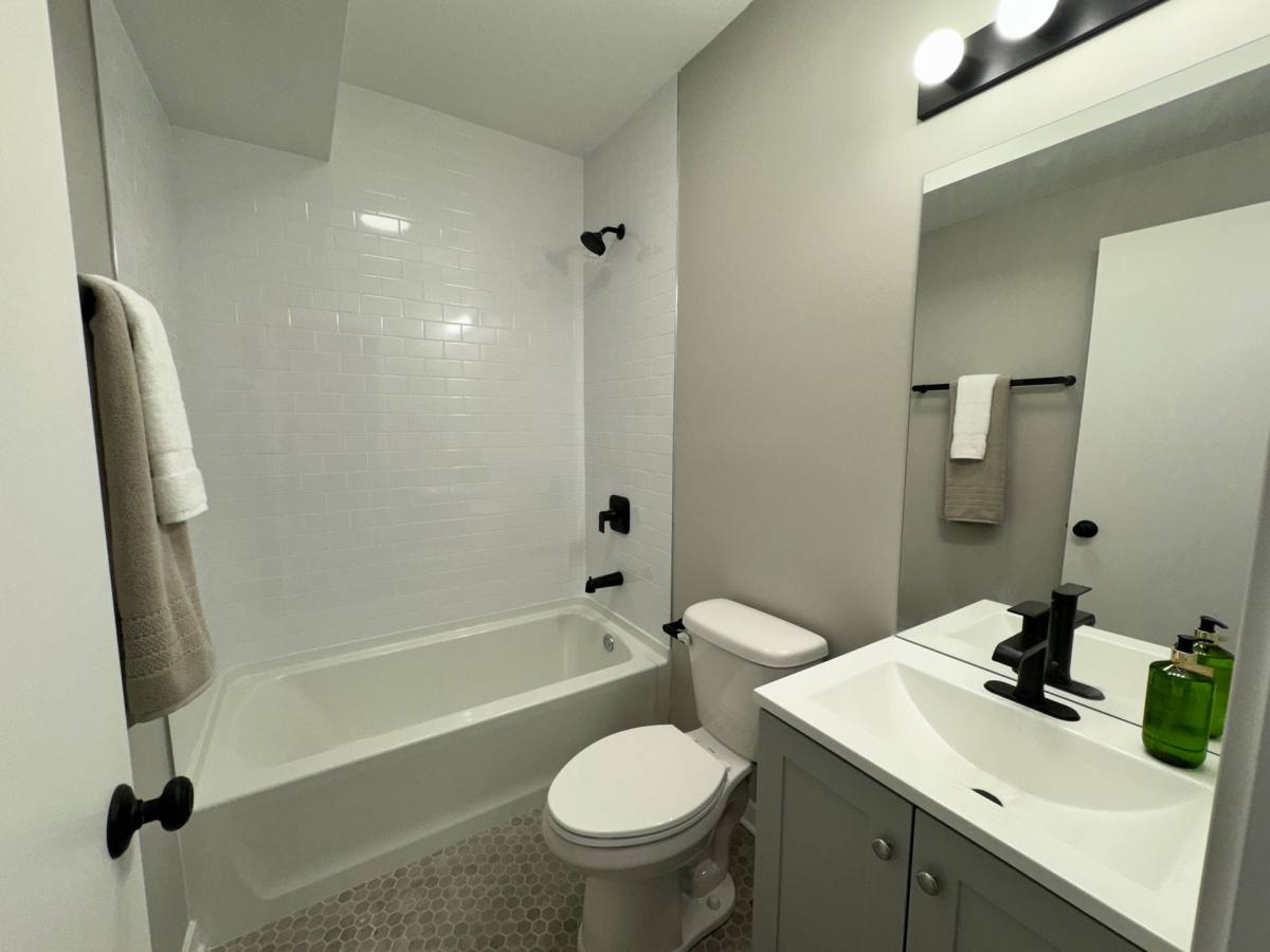 Apartment for rent at 3051-55 W Leland Ave, Chicago, IL 60625
