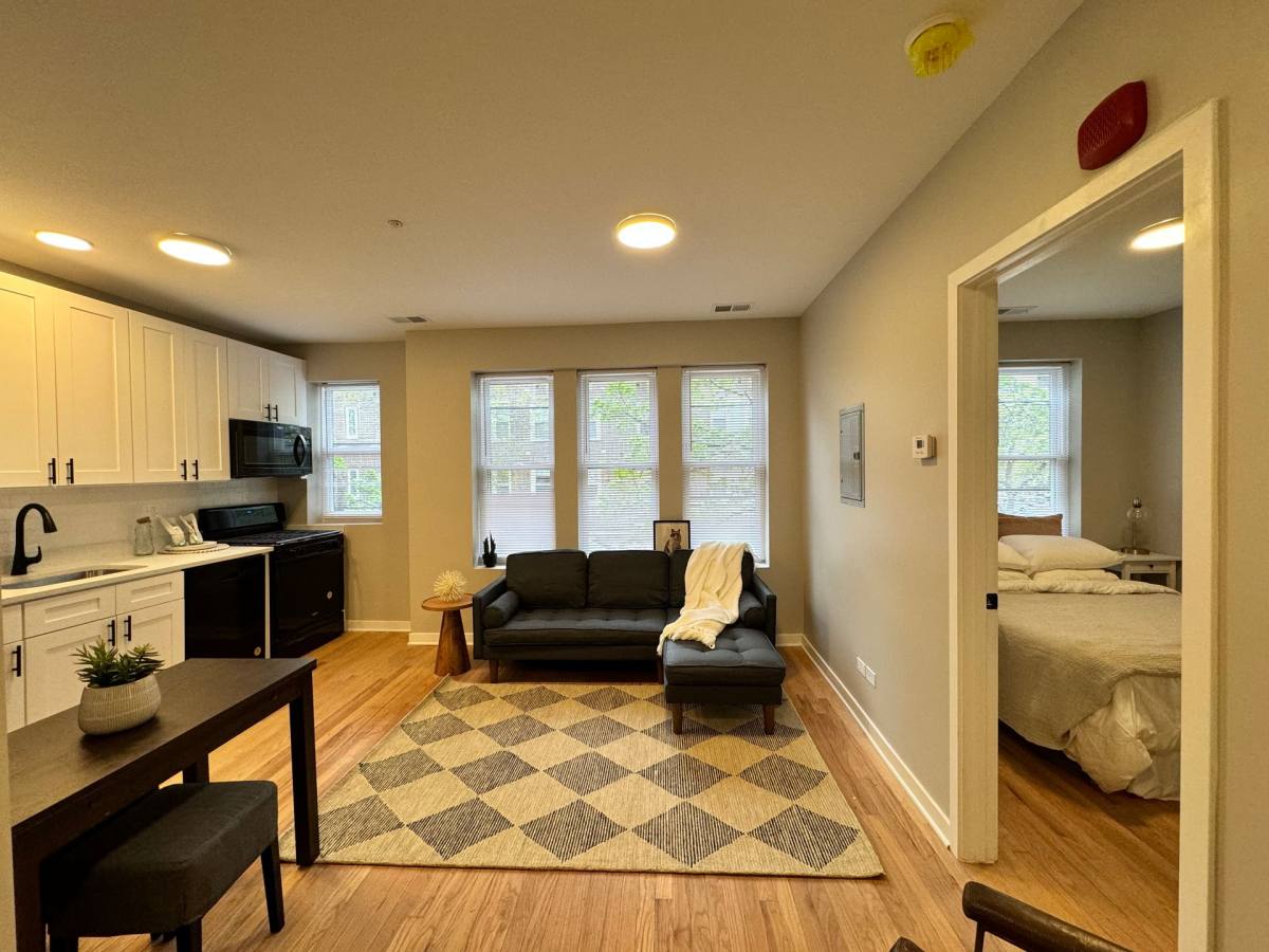 Apartment for rent at 3051-55 W Leland Ave, Chicago, IL 60625