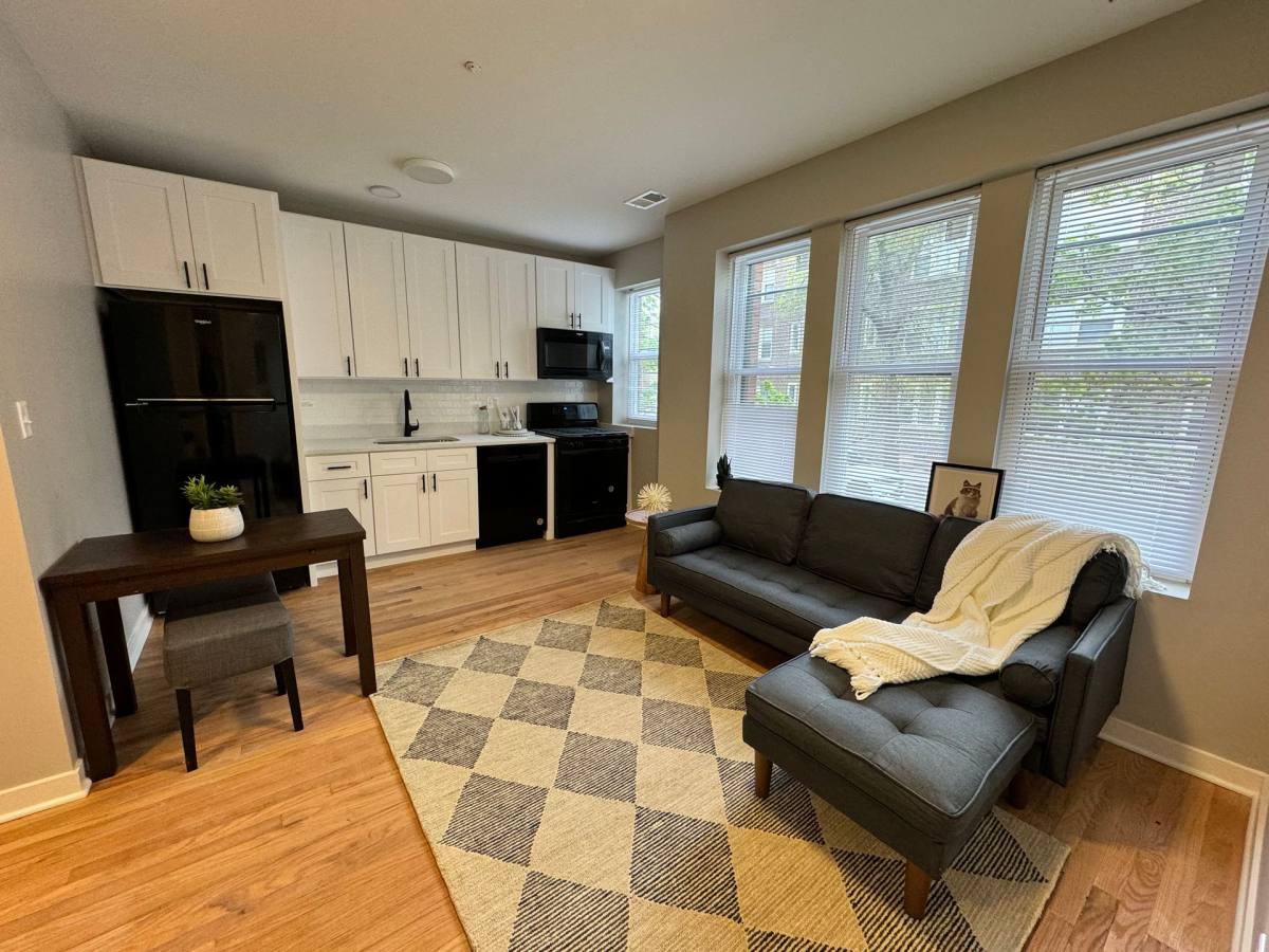 Apartment for rent at 3051-55 W Leland Ave, Chicago, IL 60625