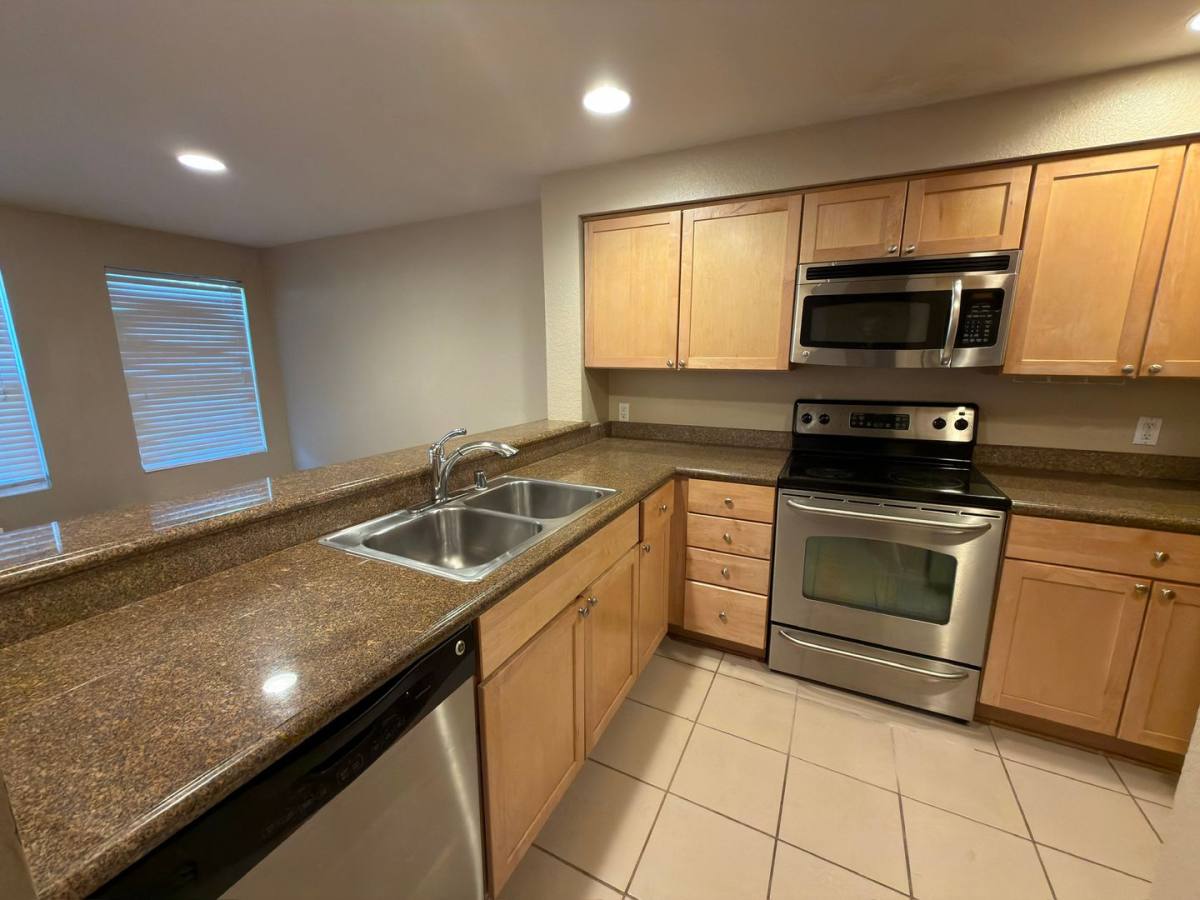Condo for rent at 1311 12th Ave S, Seattle, WA 98144