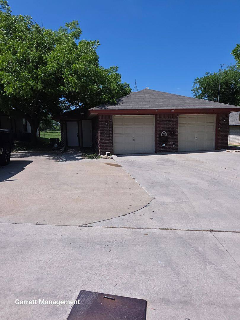 Townhouse for rent at 1705 Taylor St, Lampasas, TX 76550