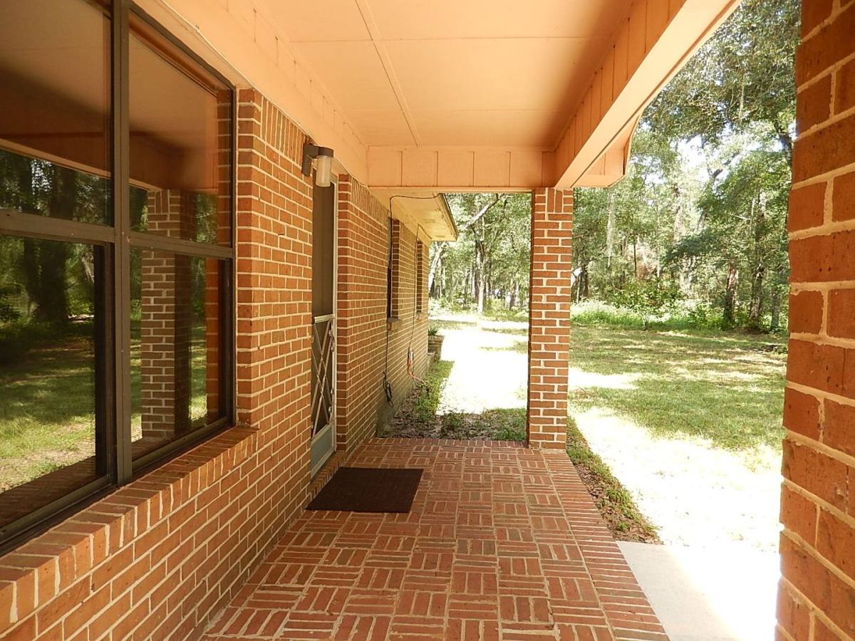 House for rent at 171 Bear Creek Rd, Quincy, FL 32351