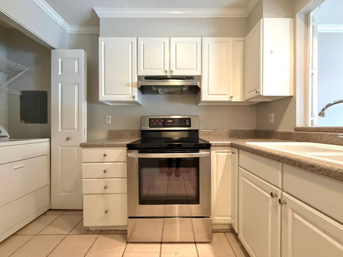 Townhouse for rent at 2233 Stonecutter Dr, Winston Salem, NC 27103