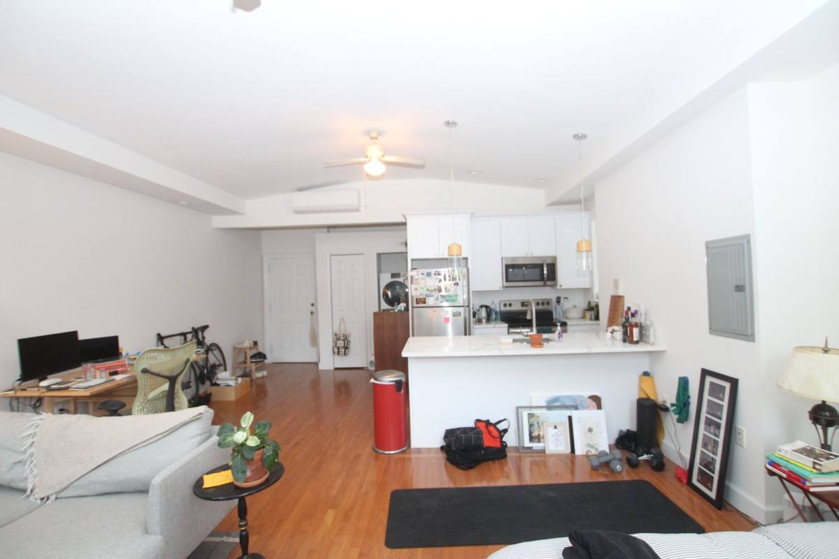 Apartment for rent at 959 N 5th St, Philadelphia, PA 19123