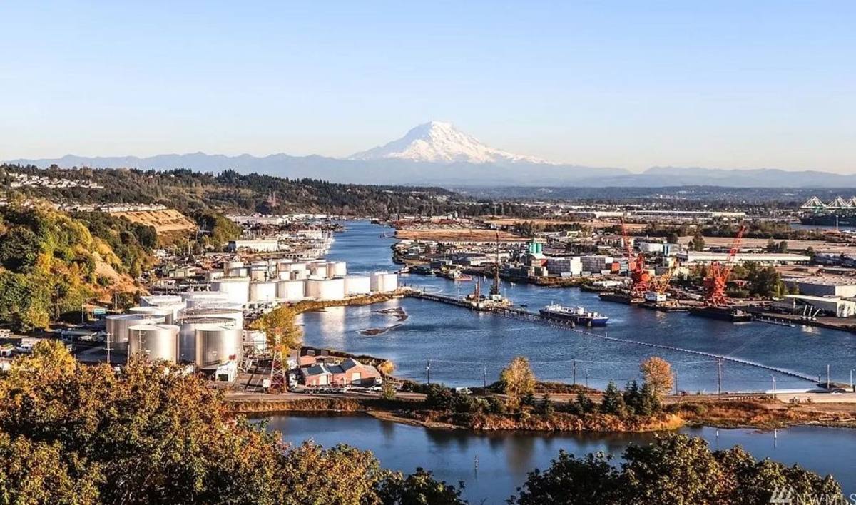 Apartment for rent at 608 McMurray Rd NE, Tacoma, WA 98422