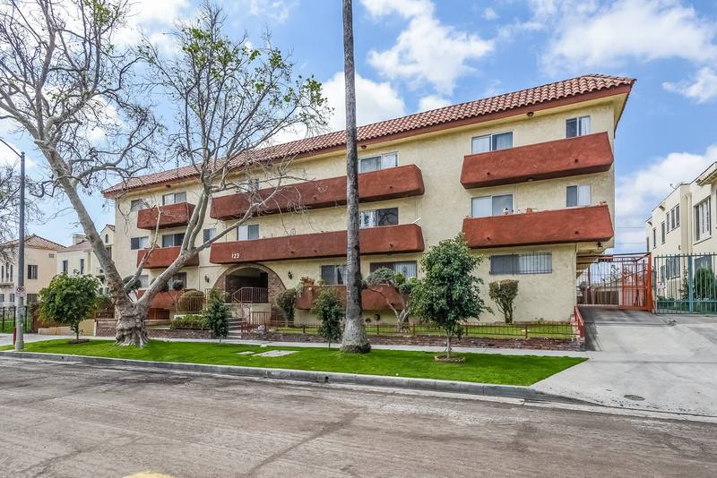 Apartment for rent at 123 S Catalina St, Los Angeles, CA 90004