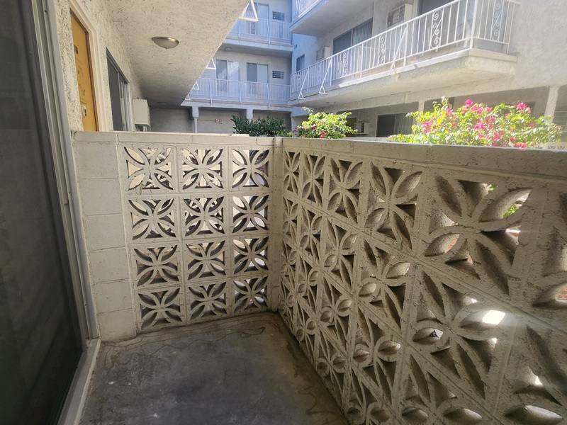 Apartment for rent at 123 S Catalina St, Los Angeles, CA 90004