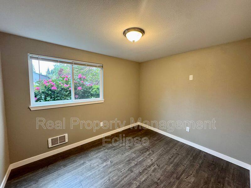 Condo for rent at 921 130th St SW #A101, Everett, WA 98204
