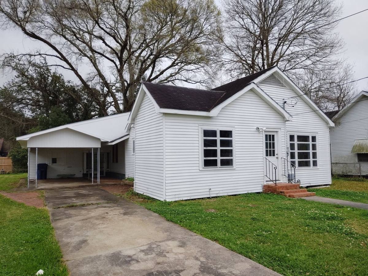 House for rent at 303 S Guegnon, Abbeville, LA 70510