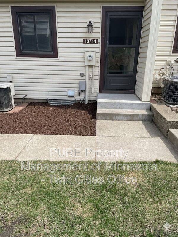 Townhouse for rent at 13714 Heather Hills Dr, Burnsville, MN 55337