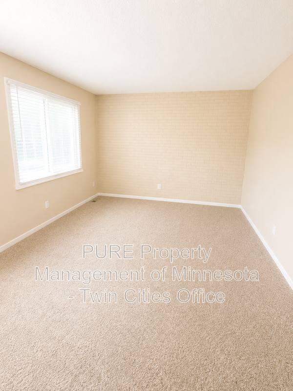 Townhouse for rent at 13714 Heather Hills Dr, Burnsville, MN 55337