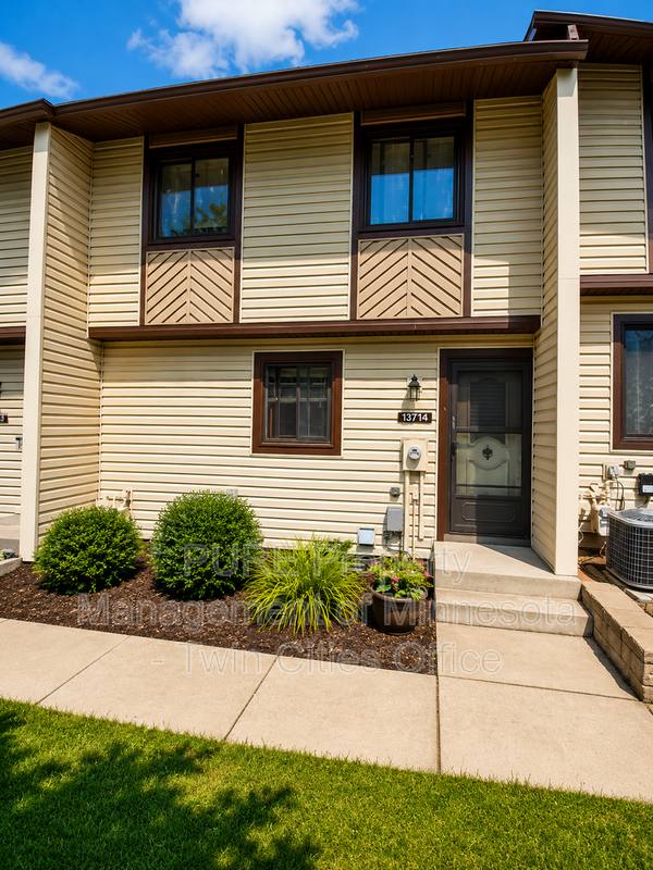 Townhouse for rent at 13714 Heather Hills Dr, Burnsville, MN 55337
