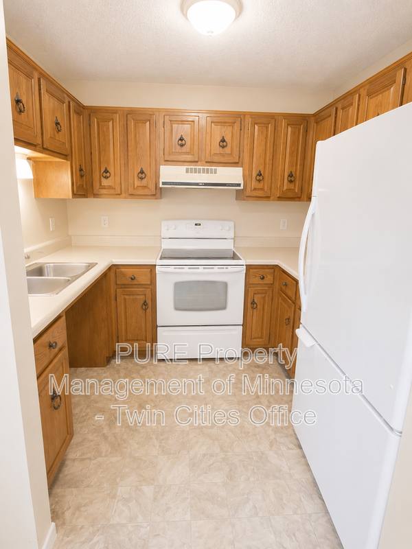 Townhouse for rent at 13714 Heather Hills Dr, Burnsville, MN 55337