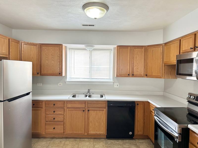 Apartment for rent at 1007 Taft Ave #2B, Wheaton, IL 60189