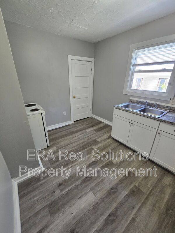 House for rent at 2590 Parkwood Ave, Columbus, OH 43211