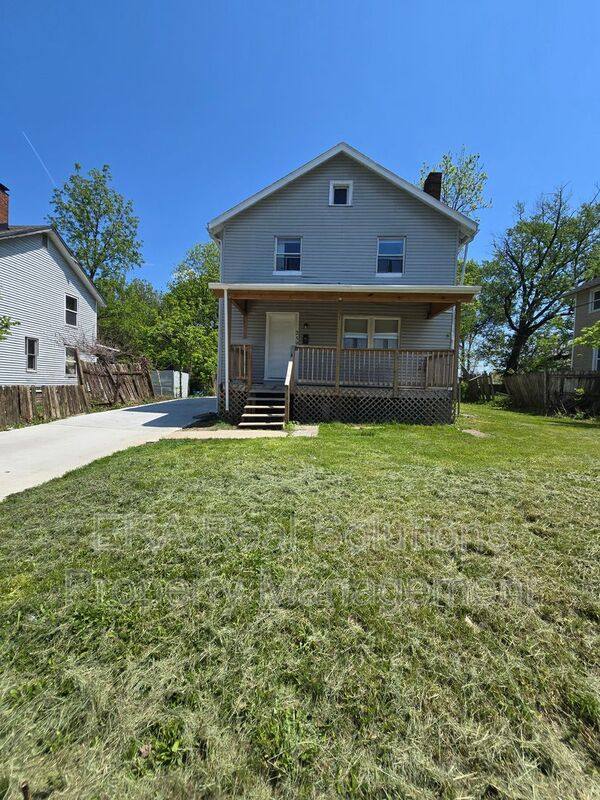 House for rent at 2590 Parkwood Ave, Columbus, OH 43211