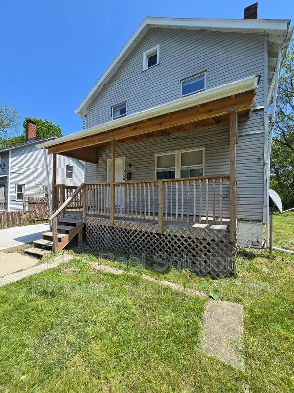 House for rent at 2590 Parkwood Ave, Columbus, OH 43211