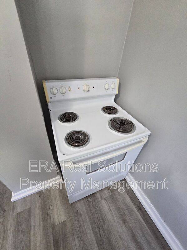House for rent at 2590 Parkwood Ave, Columbus, OH 43211