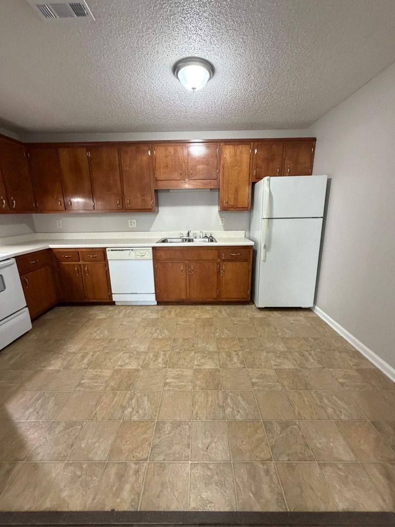 Apartment for rent at 164 Lexington Dr, Clarksville, TN 37042