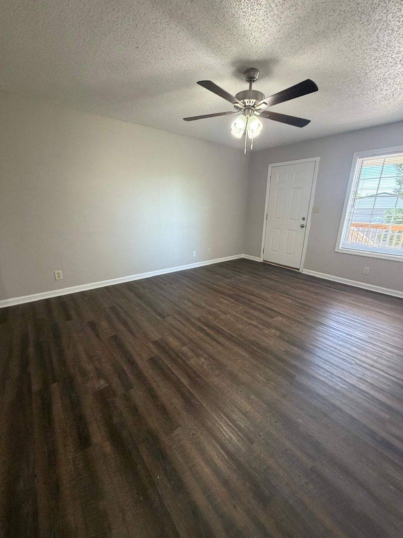 Apartment for rent at 164 Lexington Dr, Clarksville, TN 37042
