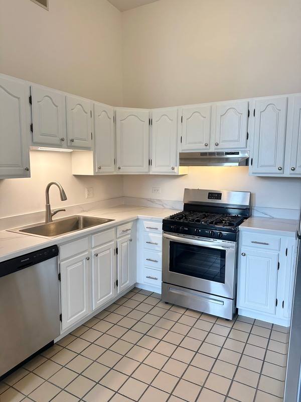 Apartment for rent at 730 N Seminary Ave #2A, Woodstock, IL 60098