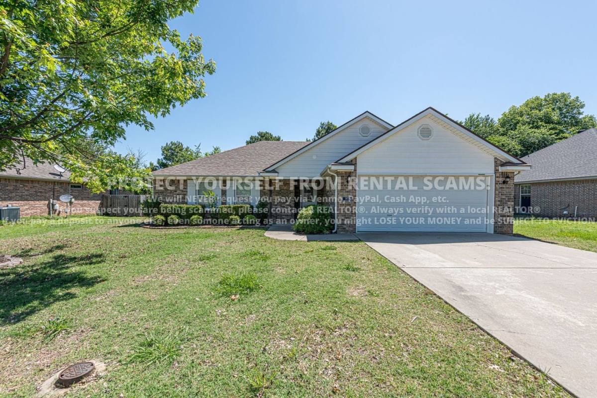 House for rent at 1674 N Hazeltine Dr, Fayetteville, AR 72704