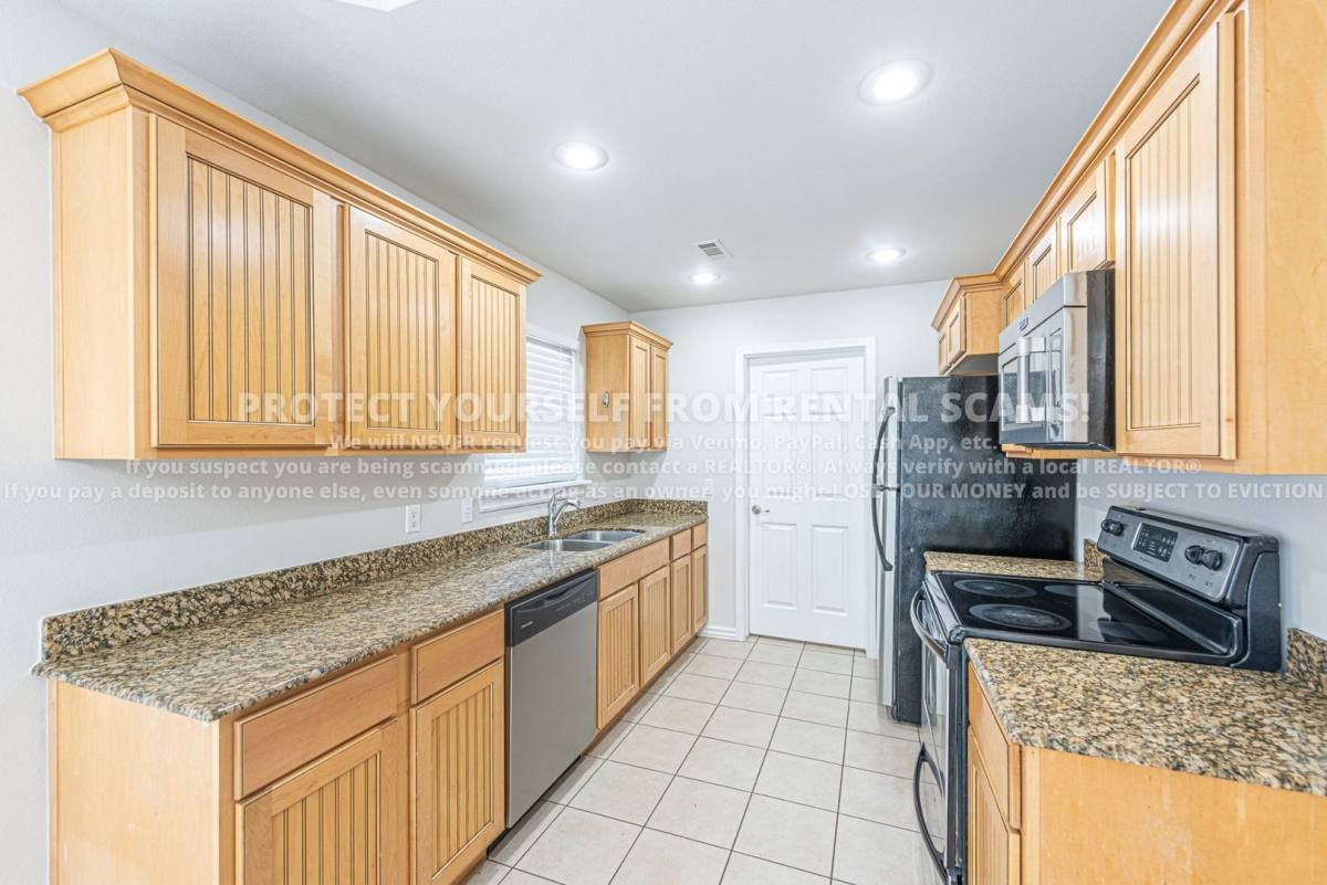 House for rent at 1674 N Hazeltine Dr, Fayetteville, AR 72704