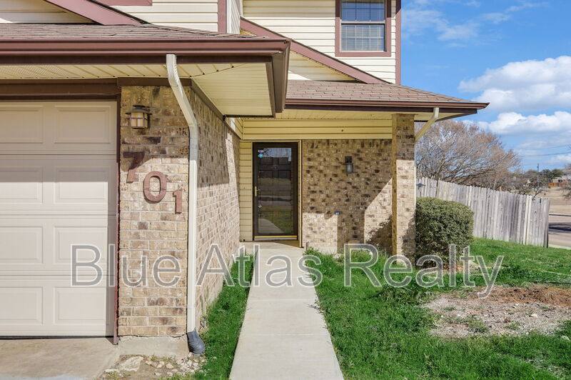 House for rent at 701 Via Del Mar, Mesquite, TX 75150